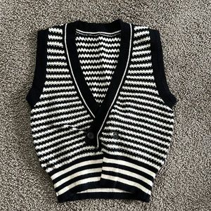 Xs vintage black and white sweater vest